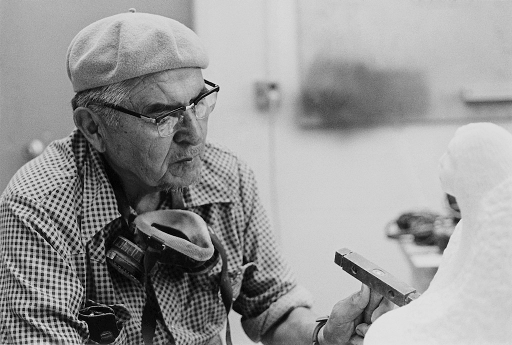 Allan Houser as artist-in-residence at Dartmouth College in 1979. Photo by Matthew Wysocki, courtesy Allan Houser Inc.