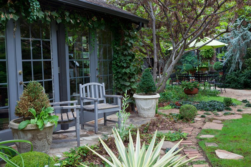 Comfortable sitting areas are scattered throughout Vater’s garden. Photo by David Cobb.