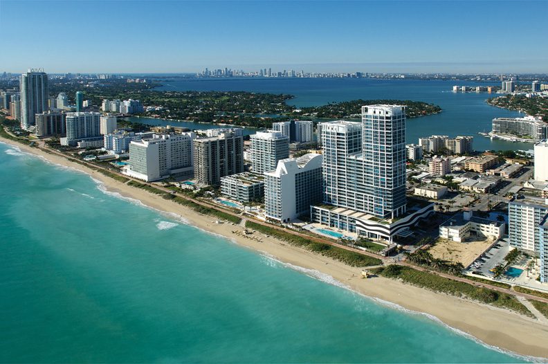 The Carillon Hotel & spa is situated in Miami Beach, with the Atlantic ocean on one side and the Biscayne Bay on the other.