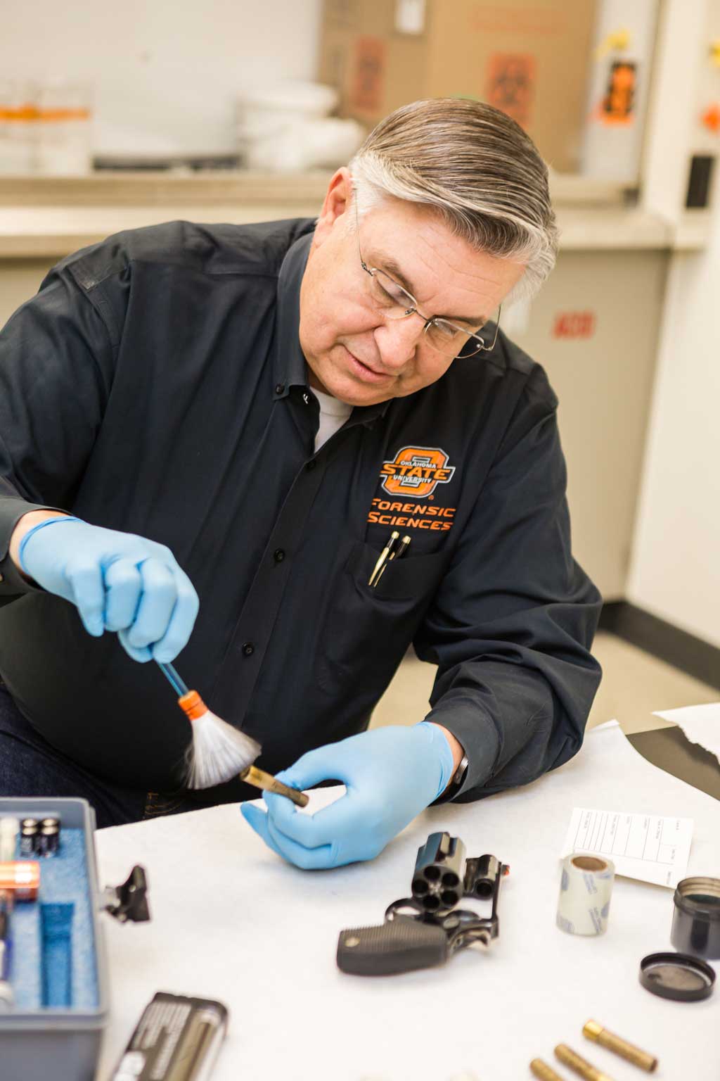 Forensics professor Ton Thrasher has students collect physical and behavioral evidence as they work a crime scene. Photos by Chris Humphrey Photographer.