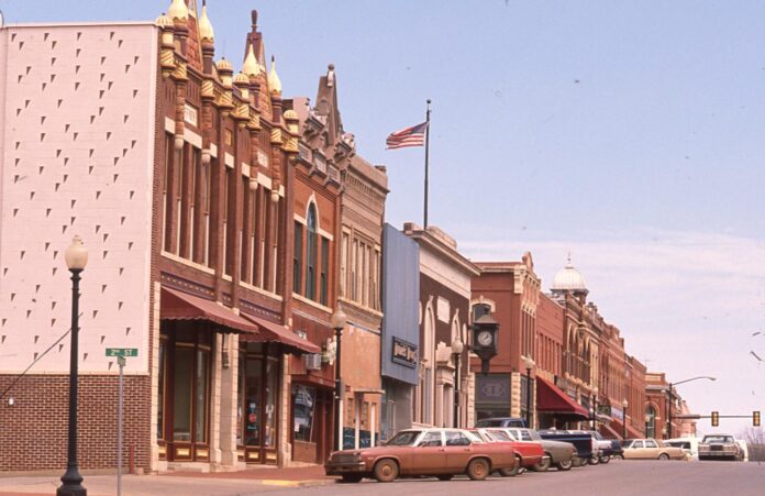 metadc1687701_xl_23389.78.48_Photograph of a scene during the restoration of Guthrie's Historic Downtown District.